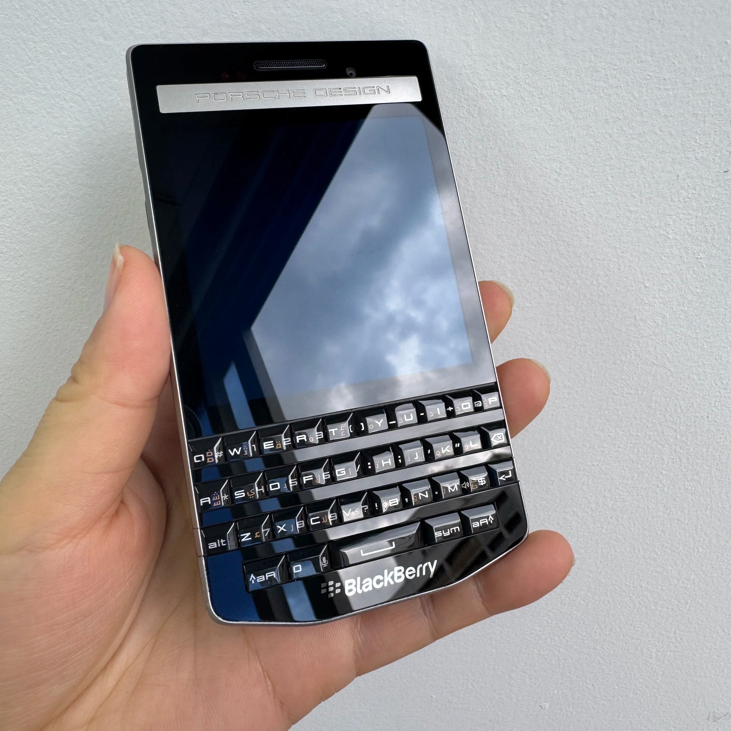 BlackBerry Porsche P9983